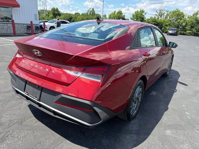 Used 2024 Hyundai Elantra SEL FWD image 7