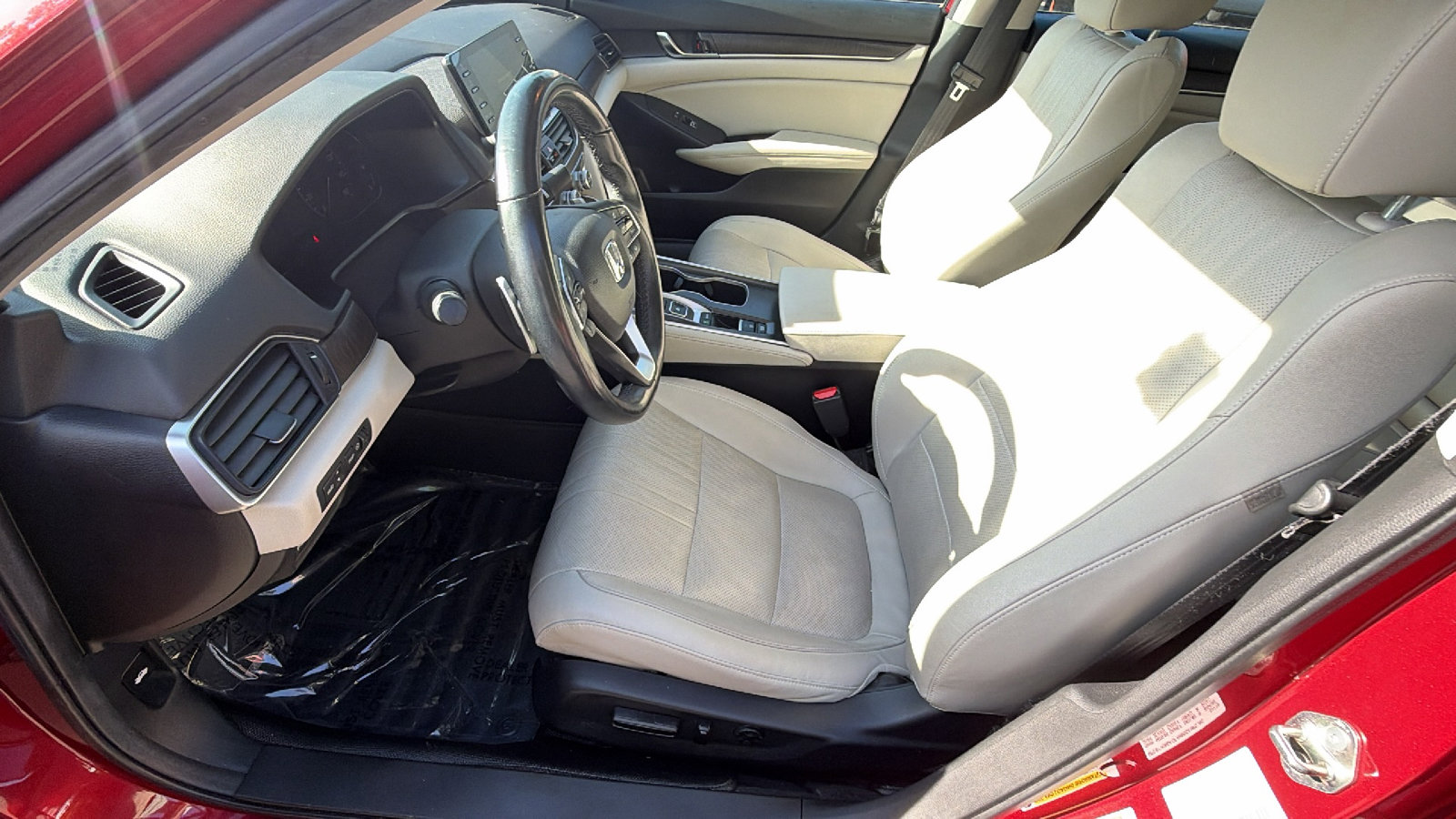 Used 2019 Honda Accord Touring image 16