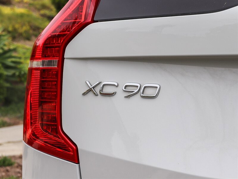 Used 2022 Volvo XC90 T8 Inscription Expression w/ Advanced Package AWD/4WD image 16