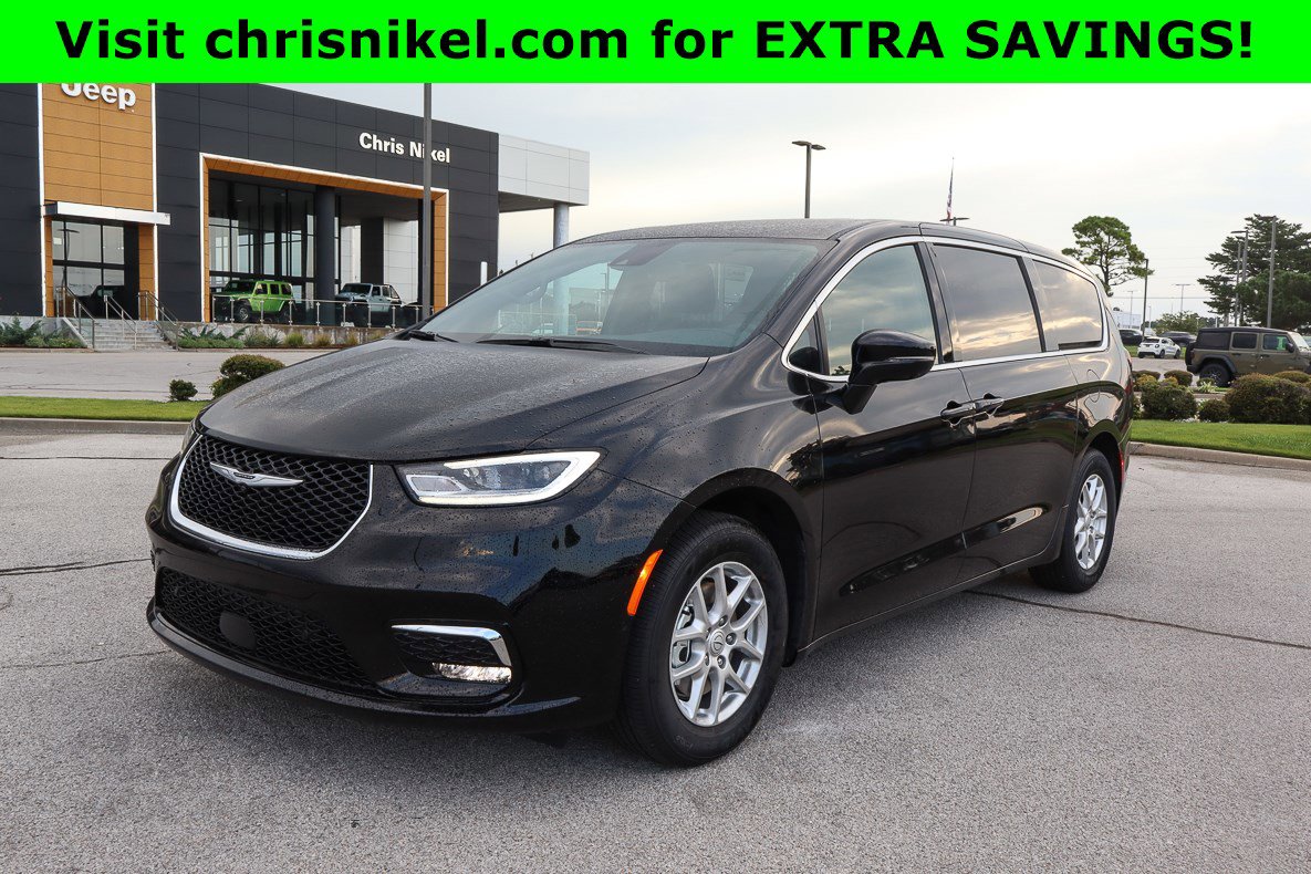 New 2026 Chrysler Pacifica Select