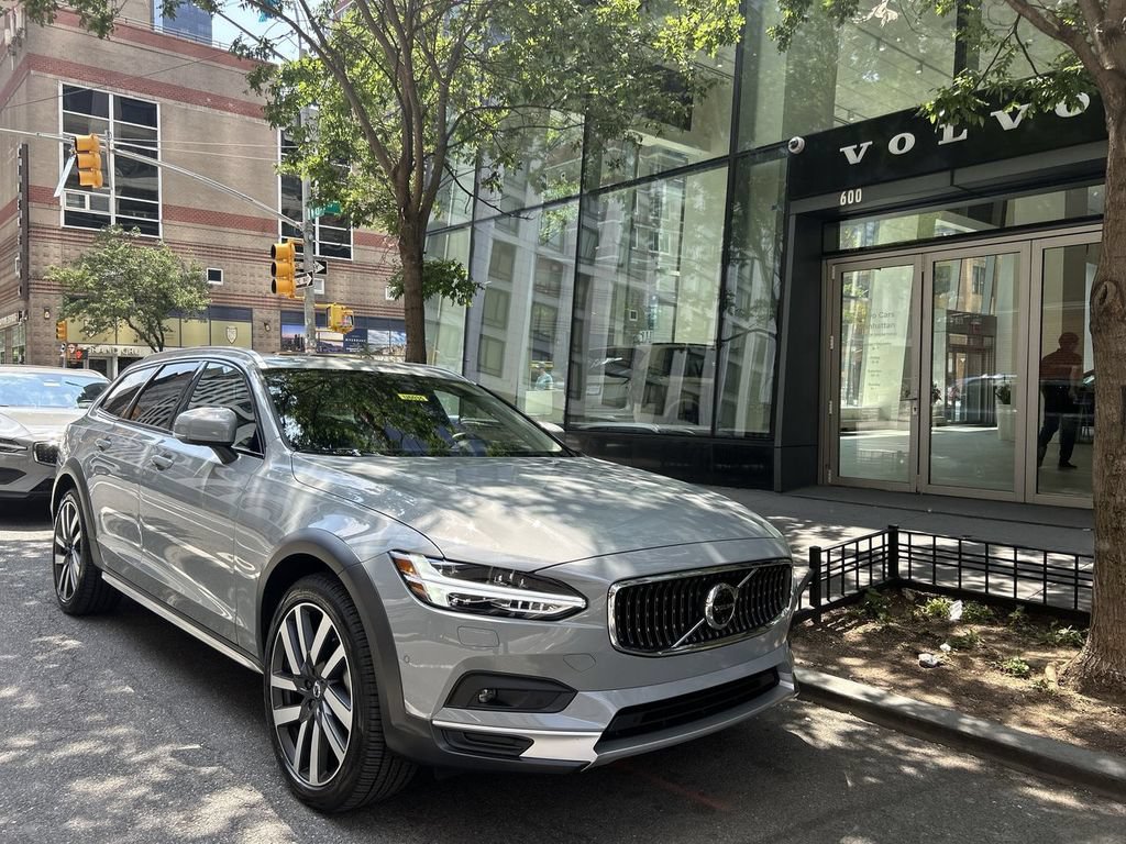 Certified 2025 Volvo V90 B6 Cross Country Ultra