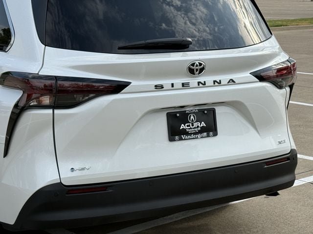 Used 2026 Toyota Sienna XLE FWD image 6