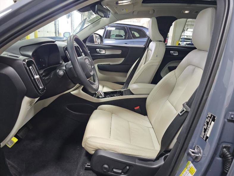 Used 2023 Volvo XC40 B5 Plus w/ Climate Package image 7