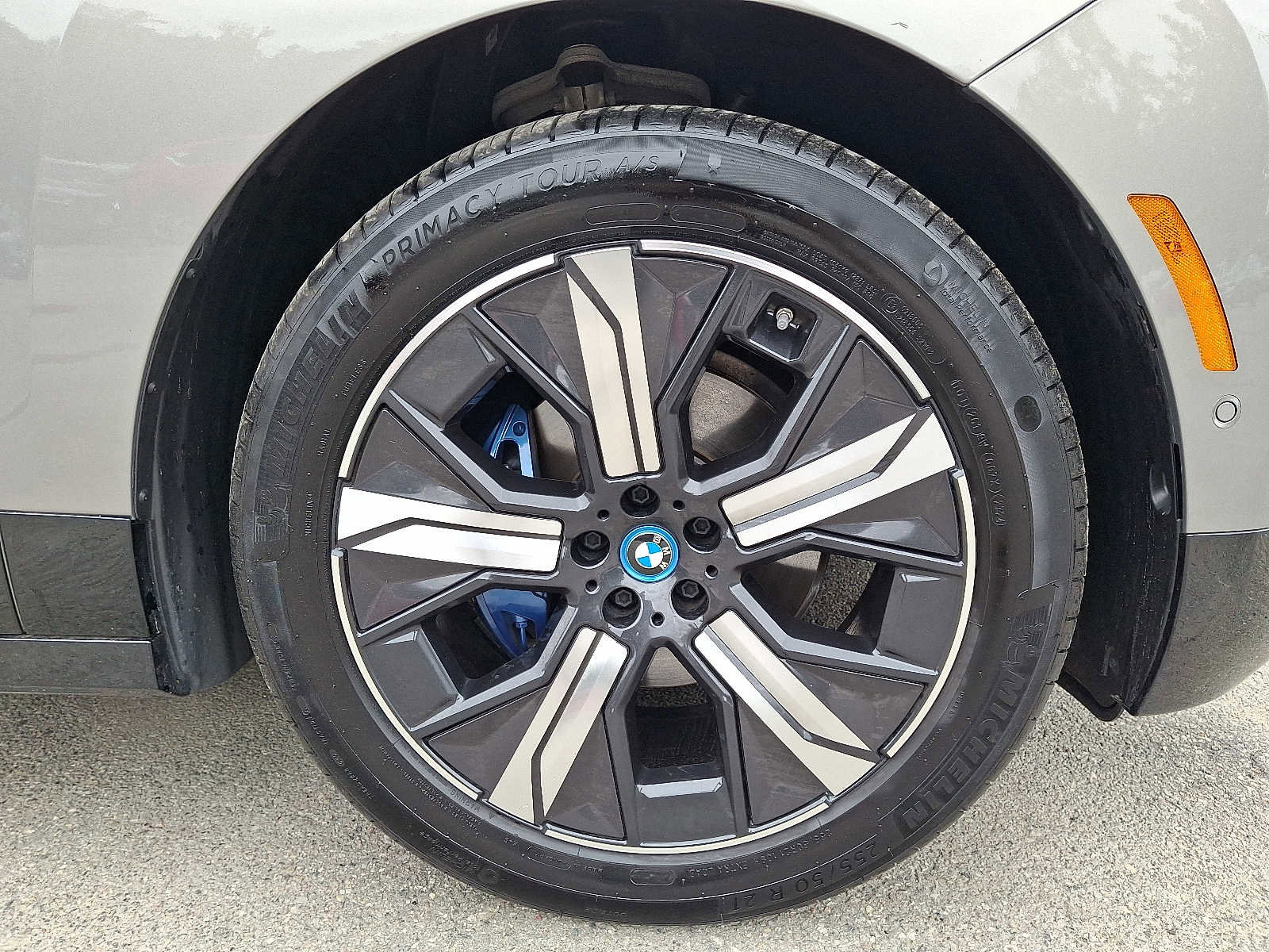 Used 2025 BMW iX xDrive50 image 8