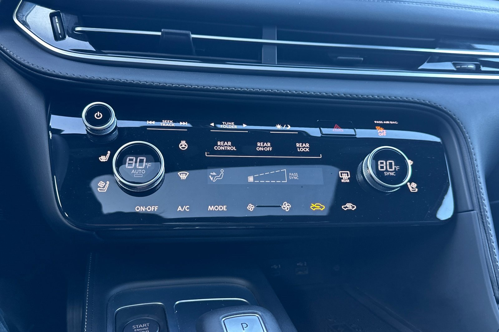 Certified 2025 INFINITI QX60 Luxe w/ Black Edition image 30