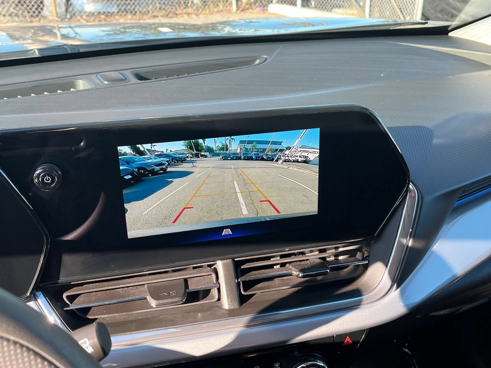 Used 2025 Chevrolet Trax LT FWD image 24