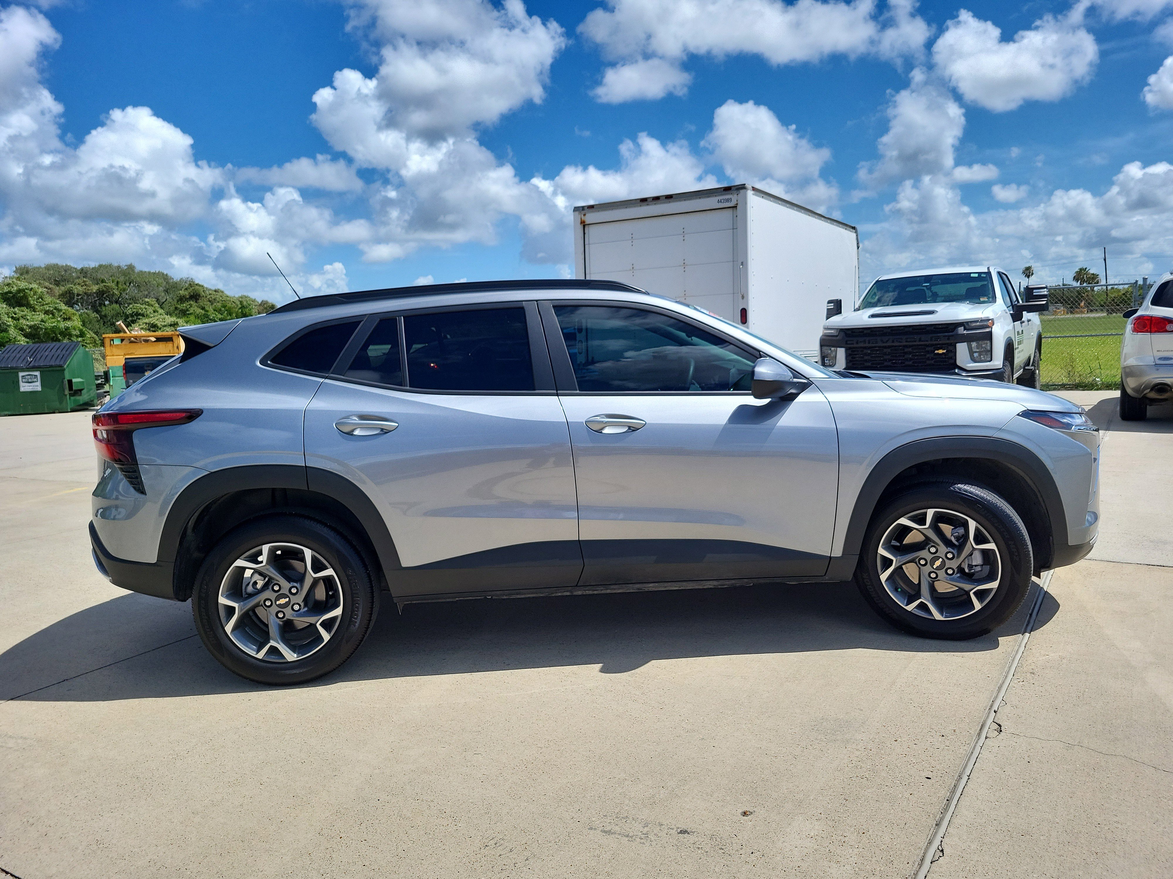 Used 2025 Chevrolet Trax LT w/ Driver Confidence Package image 4