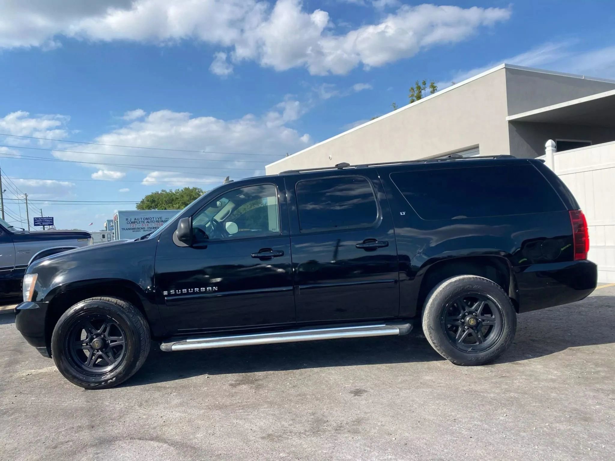 Used 2007 Chevrolet Suburban LT w/ LT Preferred Equipment Group image 5