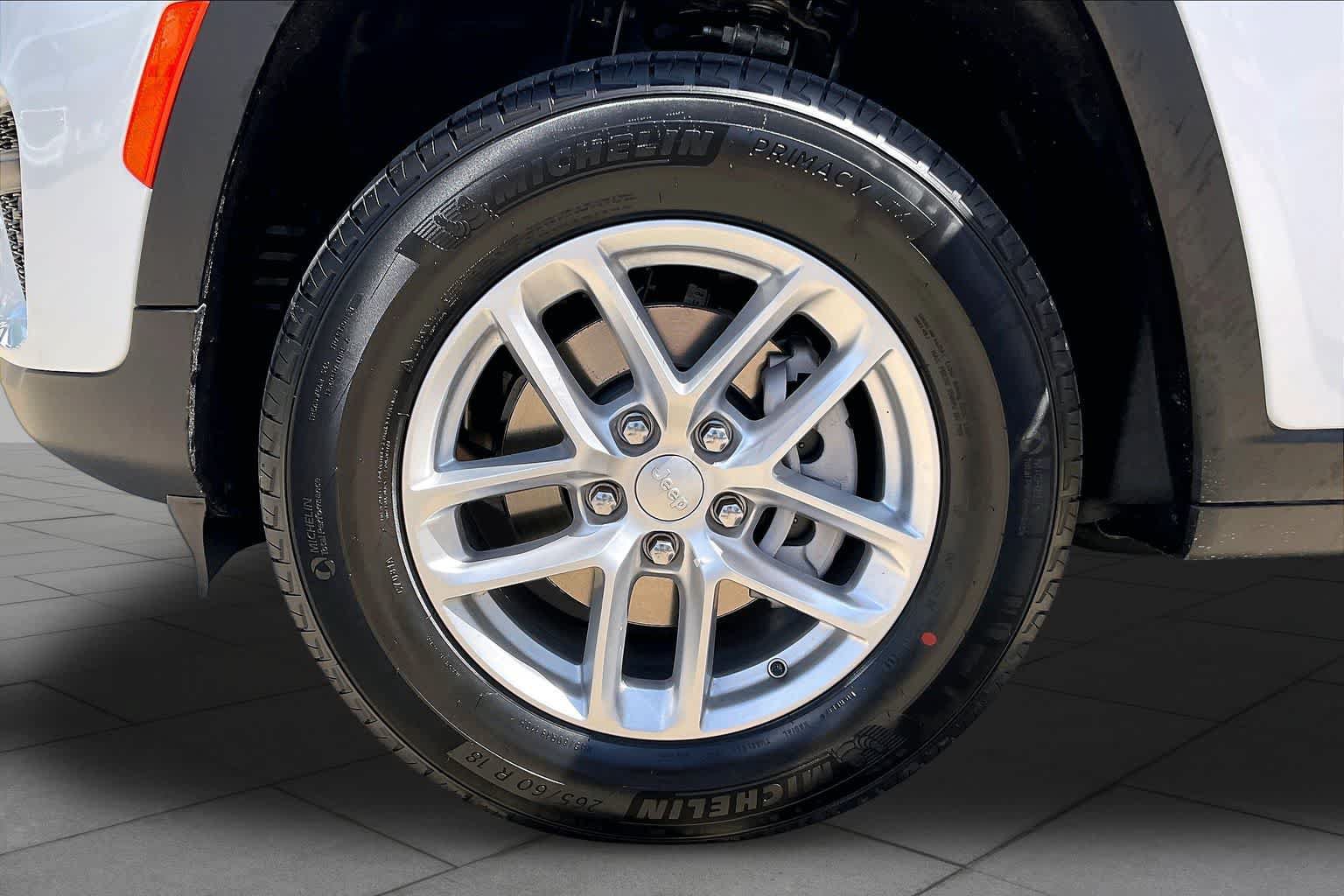 New 2026 Jeep Grand Cherokee Laredo AWD/4WD image 11