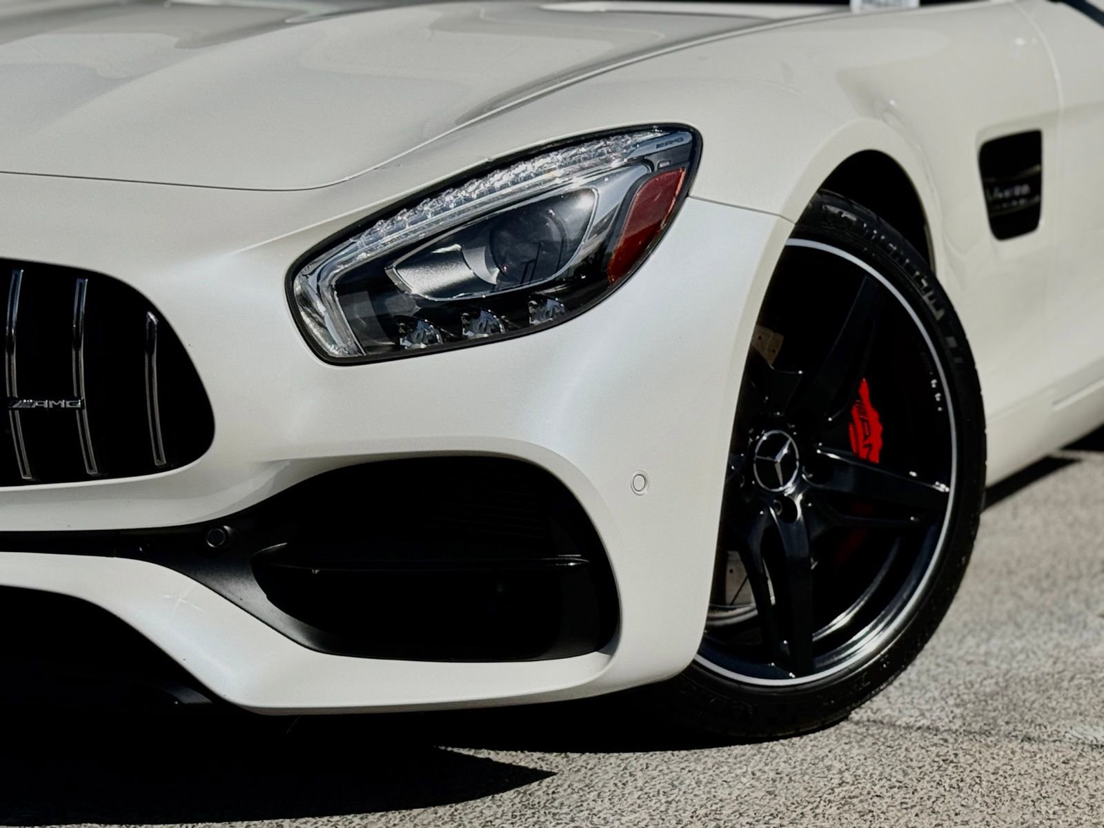 Used 2018 Mercedes-Benz AMG GT Roadster image 3