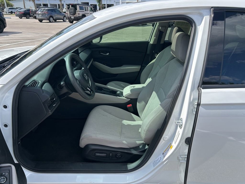 Used 2025 Honda Accord SE image 15