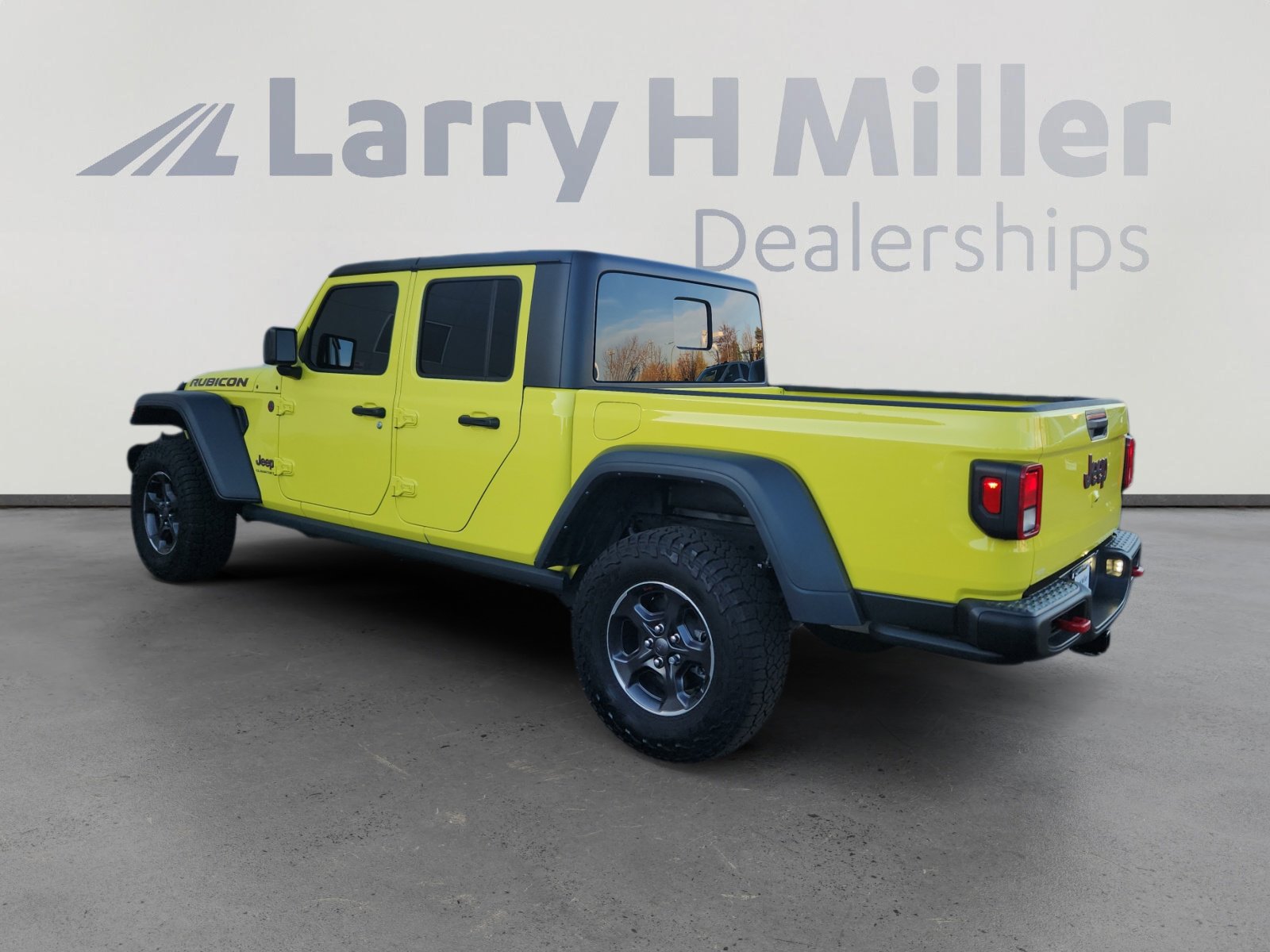 Used 2023 Jeep Gladiator Rubicon w/ Cold Weather Group image 4