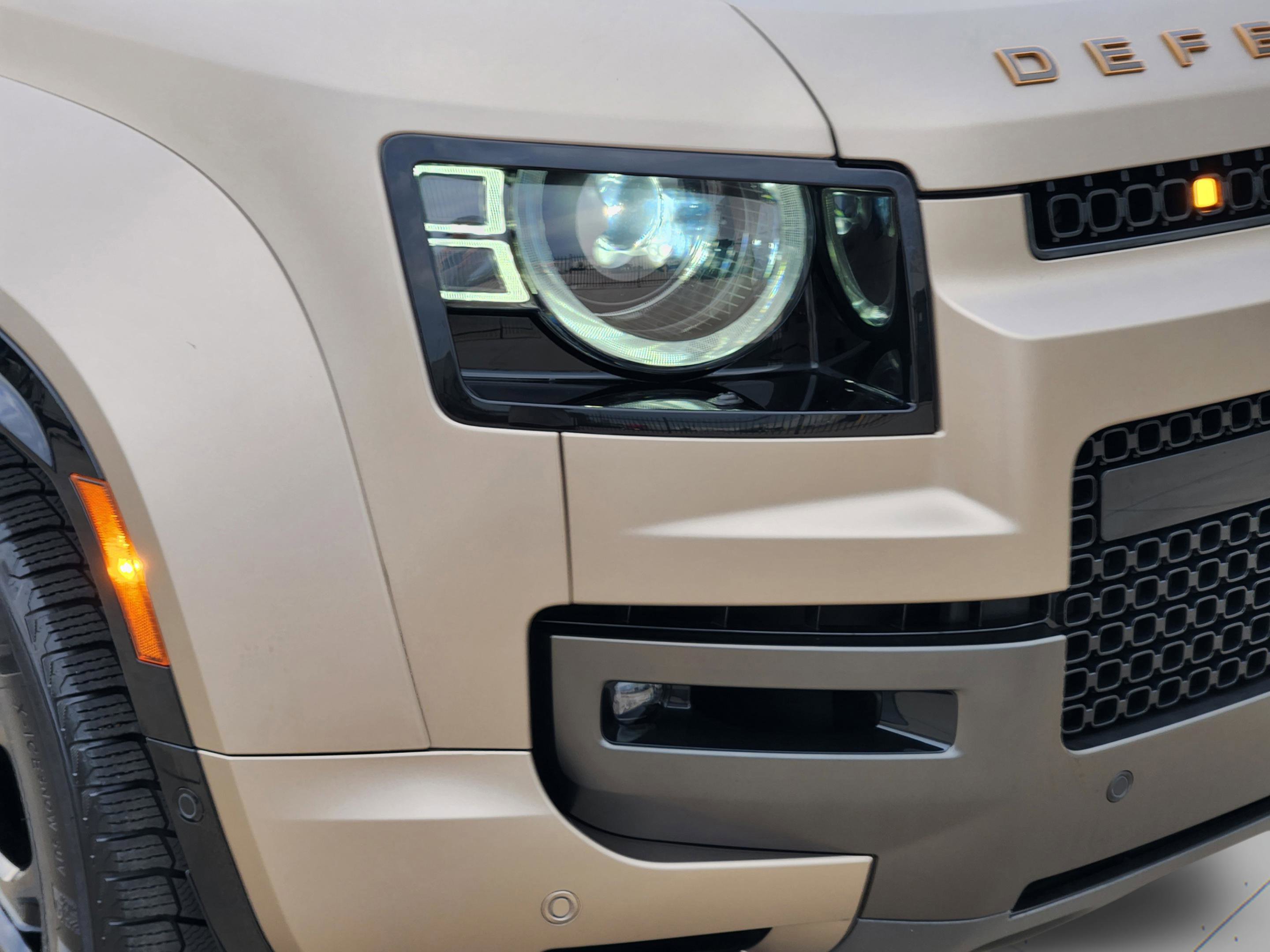 Used 2025 Land Rover Defender 110 image 30