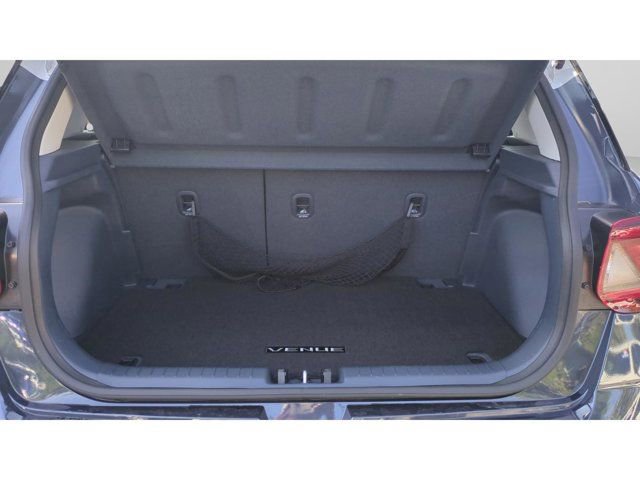 Used 2025 Hyundai Venue Limited image 9