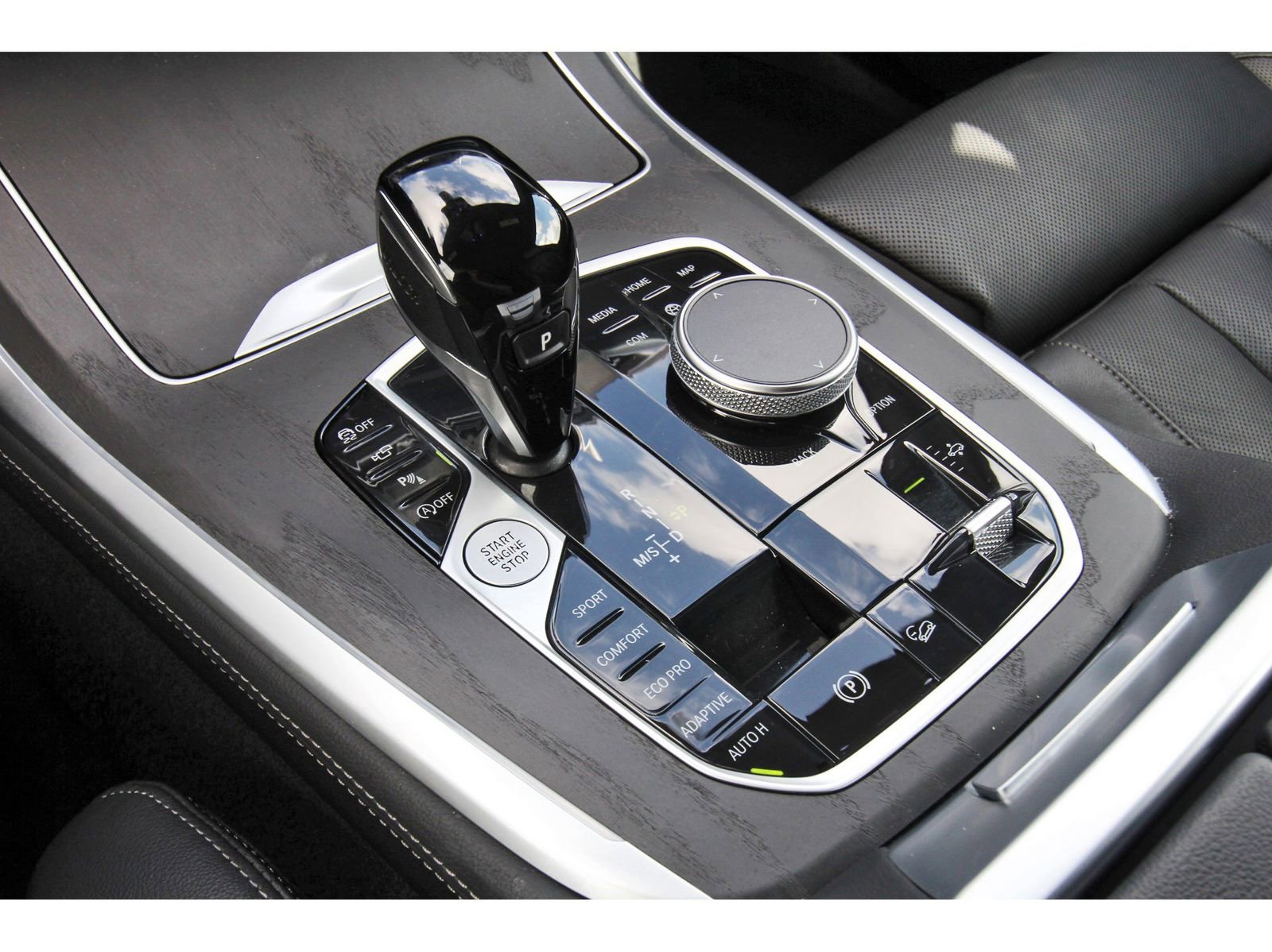 Used 2022 BMW X7 M50i w/ Dynamic Handling Package image 30