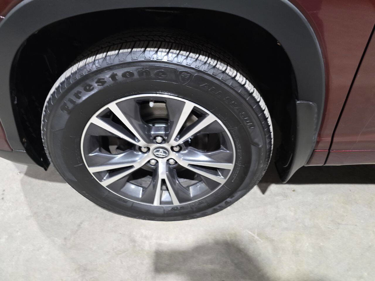 Used 2017 Toyota Highlander LE AWD/4WD image 24