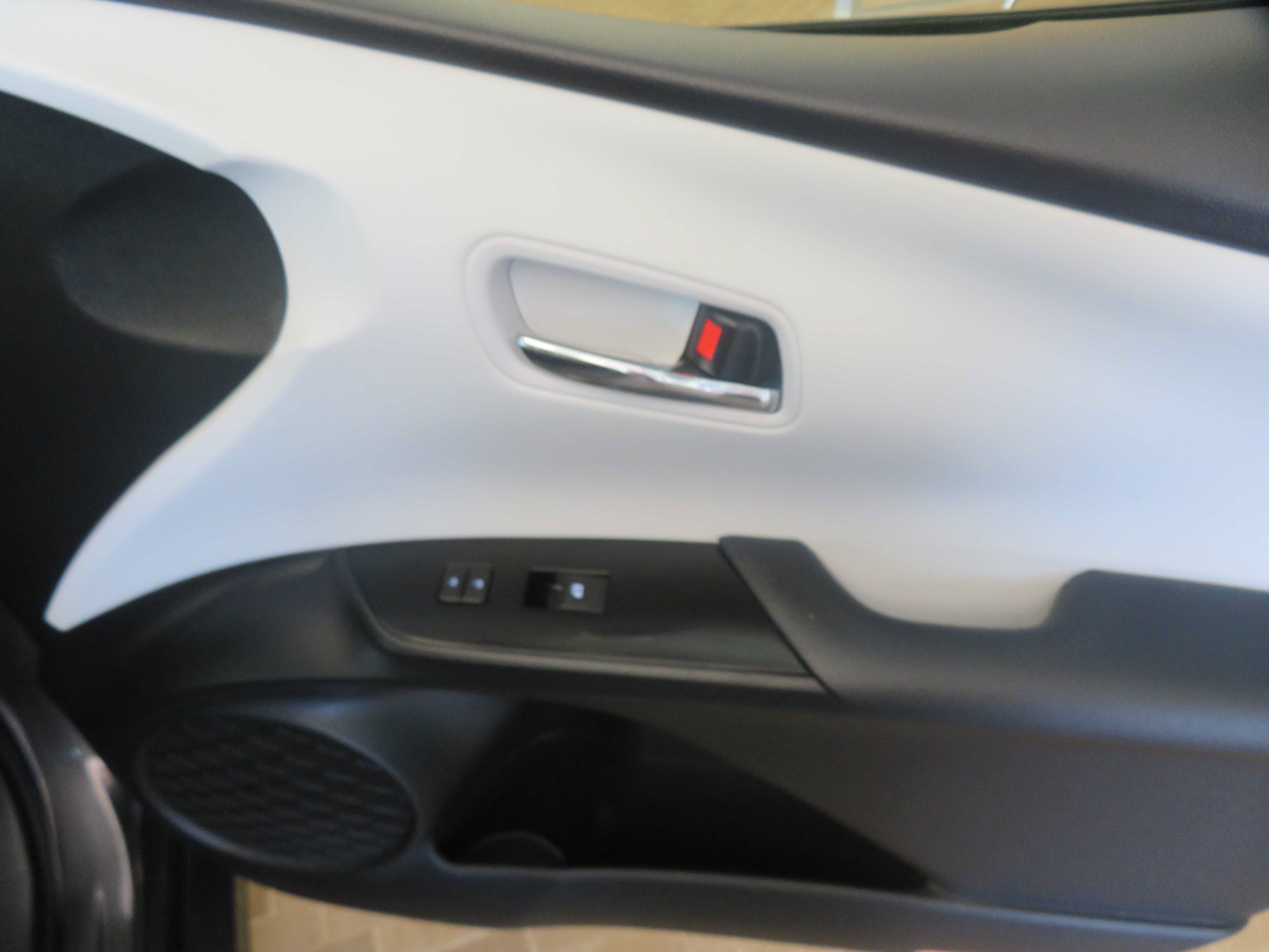 Used 2018 Toyota Prius Prime Premium FWD image 23