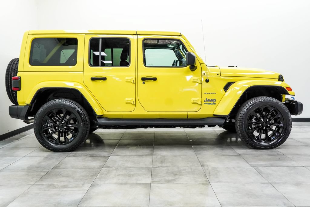 Used 2022 Jeep Wrangler Unlimited Sahara w/ Cold Weather Group AWD/4WD image 10