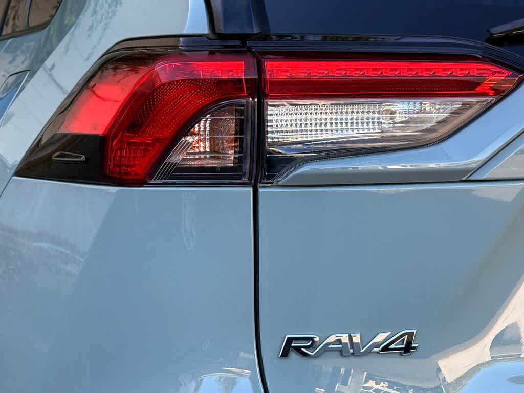 Used 2021 Toyota RAV4 XLE w/ Convenience Package AWD/4WD image 4