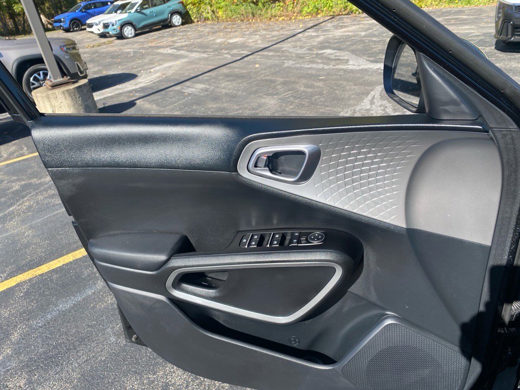Certified 2024 Kia Soul LX w/ Option Group 015 image 21