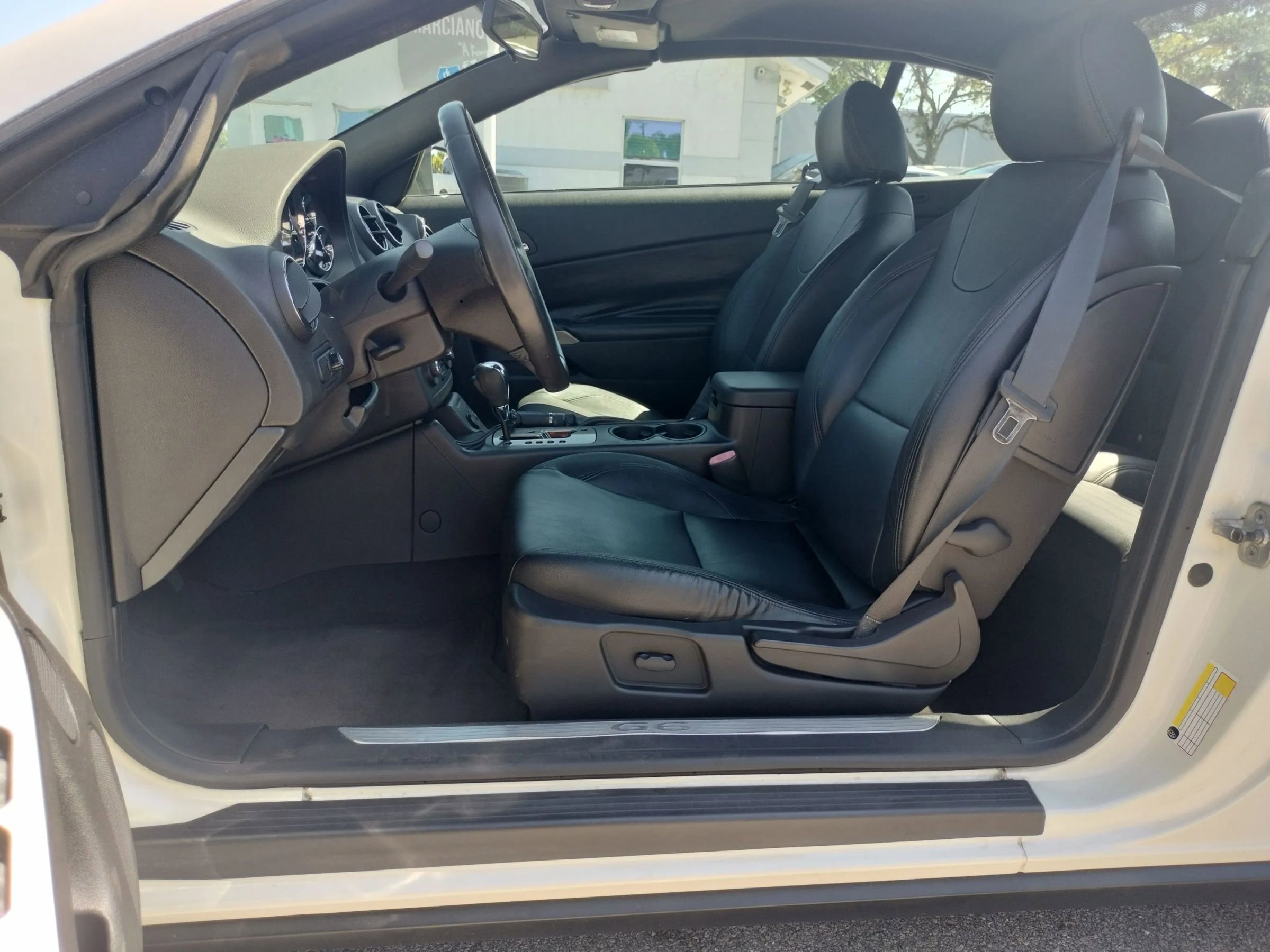 Used 2009 Pontiac G6 GT w/ Sport Package 1 FWD image 14