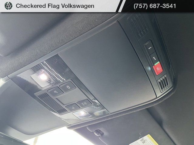 Used 2022 Volkswagen Tiguan SE R-Line image 18