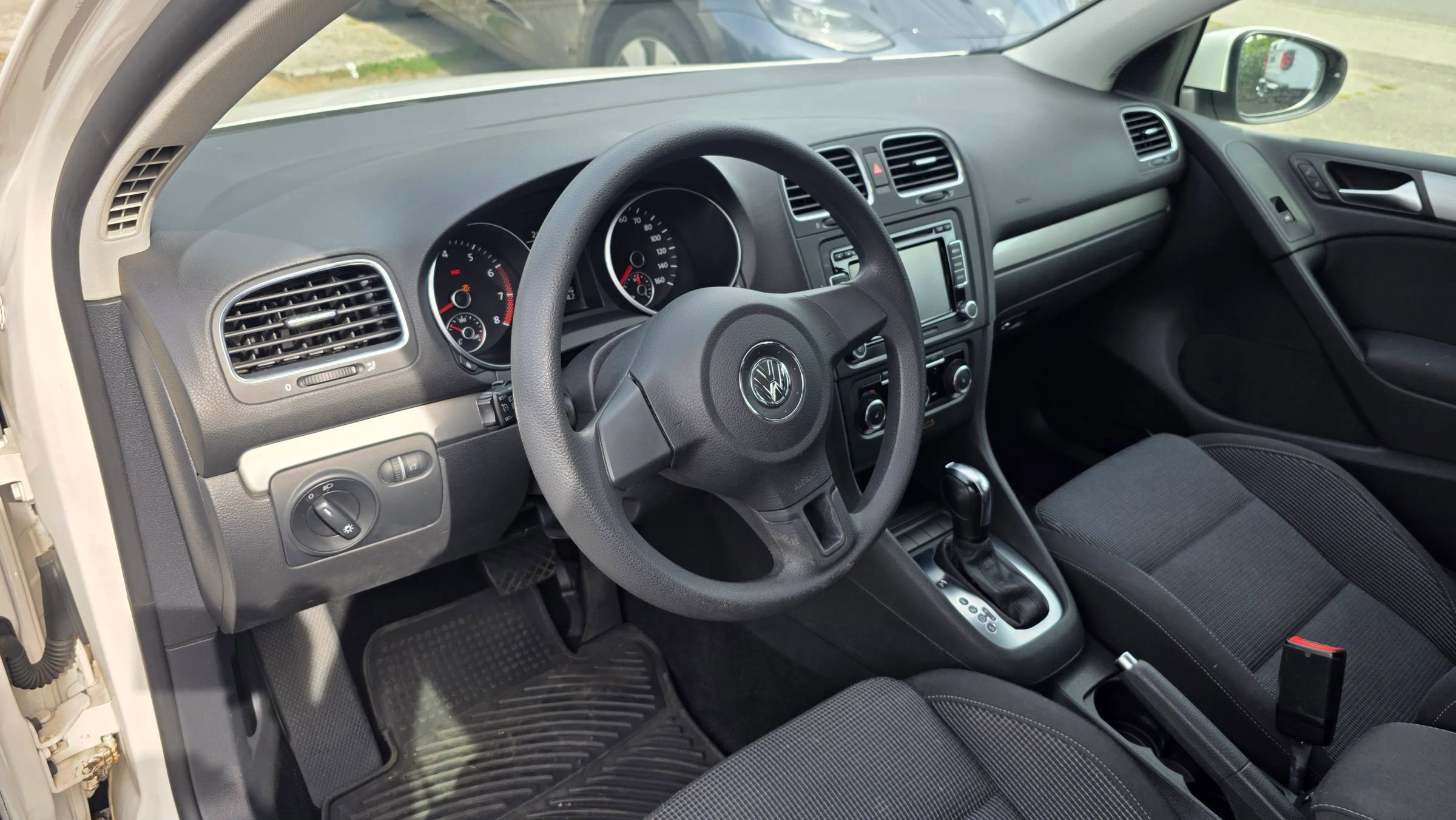 Used 2012 Volkswagen Golf 4-Door image 7