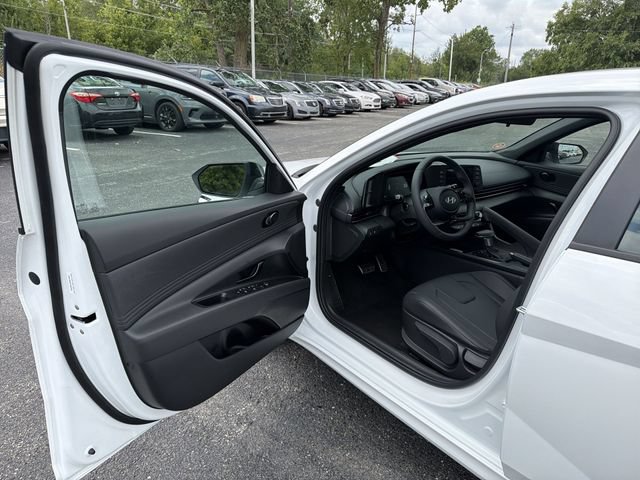 New 2026 Hyundai Elantra SEL Sport FWD image 19
