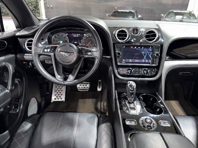 Used 2017 Bentley Bentayga image 71