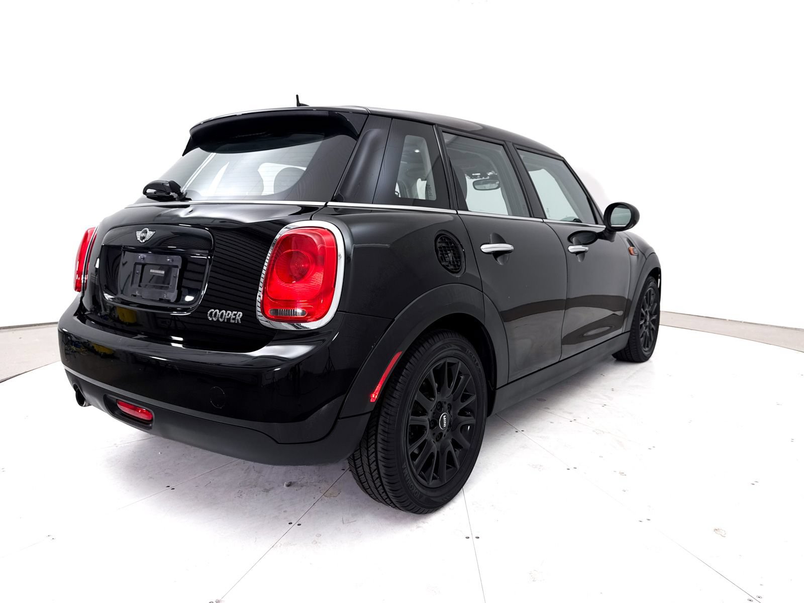 Used 2017 MINI Cooper 4-Door Hardtop FWD image 15