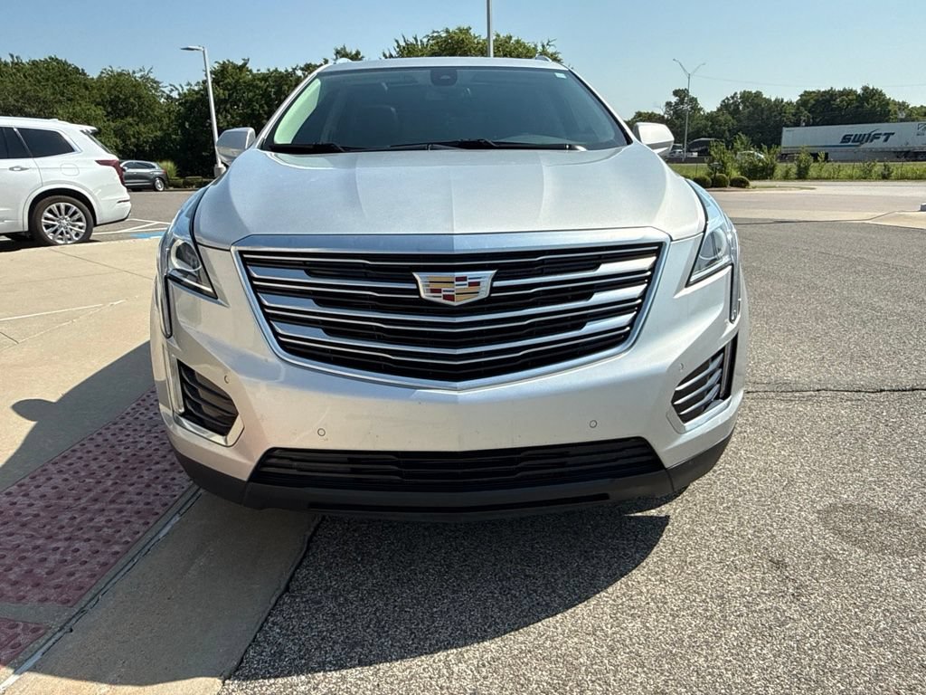 Used 2018 Cadillac XT5 Luxury w/ Driver Awareness Package FWD image 2