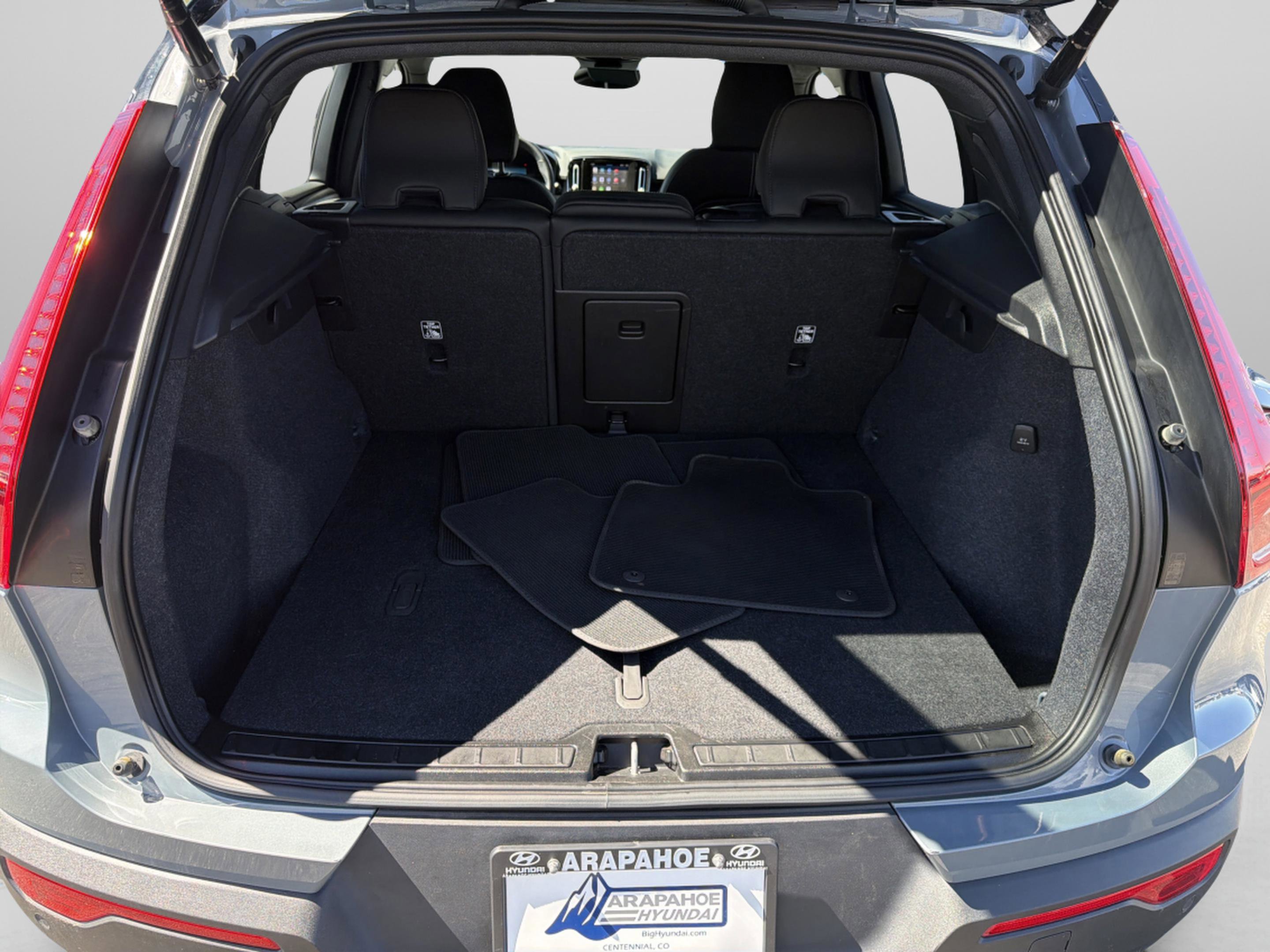 Used 2023 Volvo XC40 Recharge Ultimate image 30