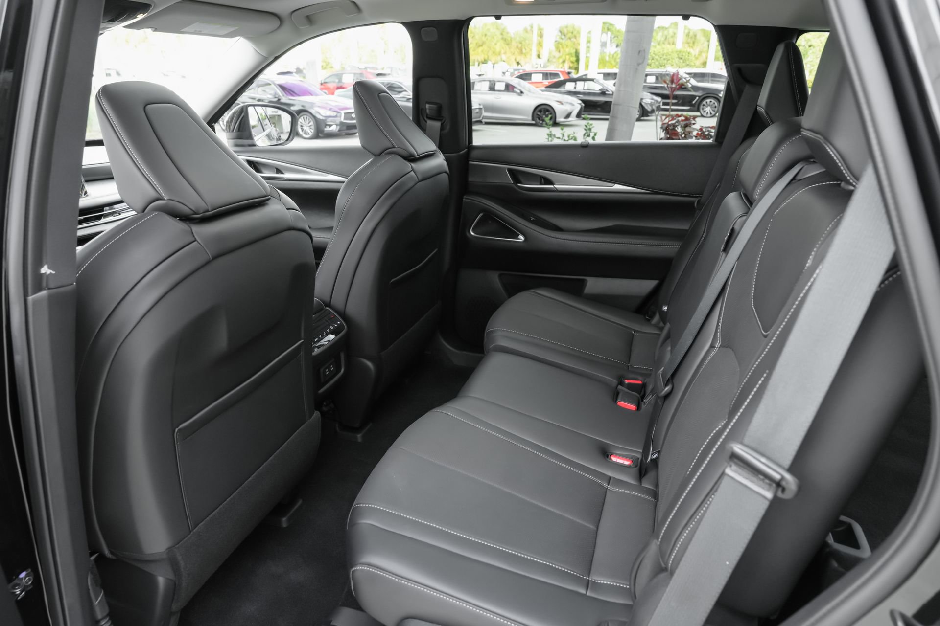 Certified 2026 INFINITI QX60 Luxe w/ Cargo Package FWD image 32