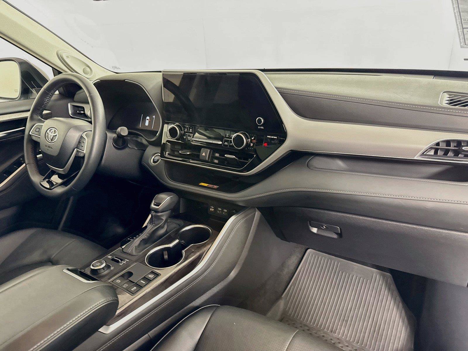 Certified 2025 Toyota Highlander Platinum AWD/4WD image 64