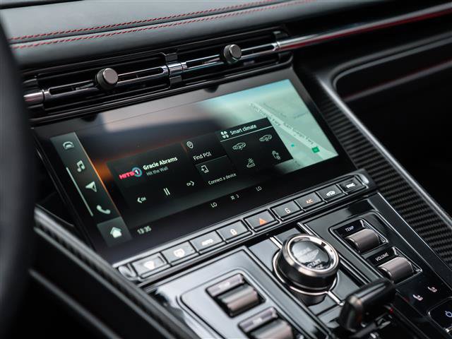 Used 2025 Aston Martin DB12 Convertible RWD image 33