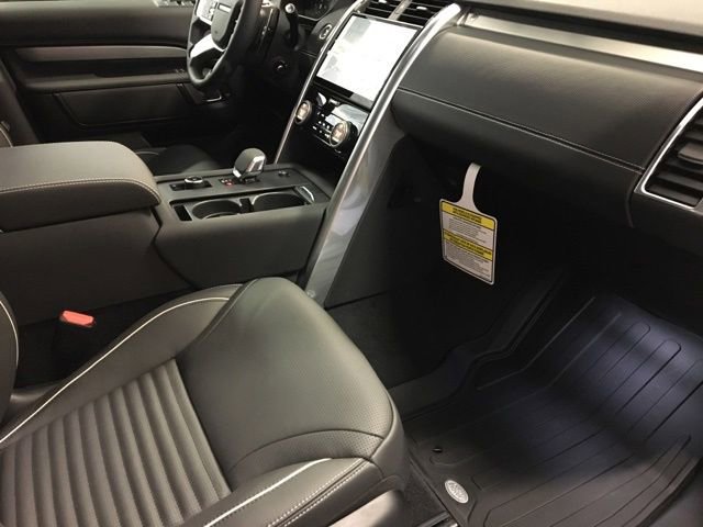 New 2024 Land Rover Discovery Dynamic SE image 34