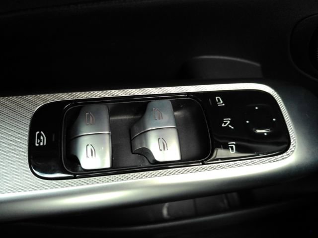 Used 2024 Mercedes-Benz GLC 300 image 34