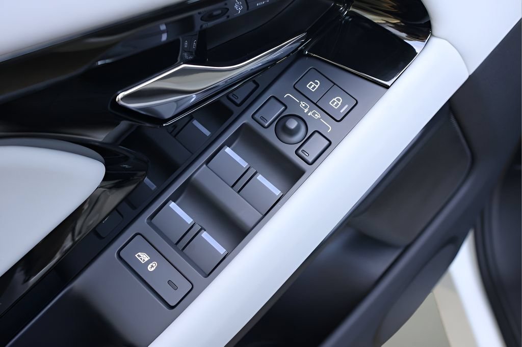 Used 2026 Land Rover Range Rover Evoque S AWD/4WD image 10