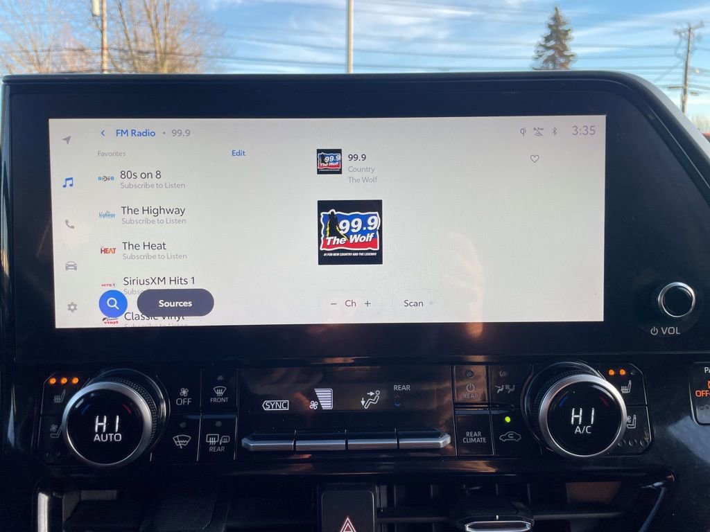 Used 2023 Toyota Highlander Limited image 16