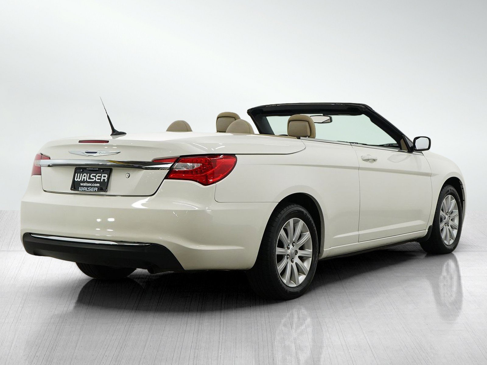 Used 2011 Chrysler 200 Touring FWD image 5
