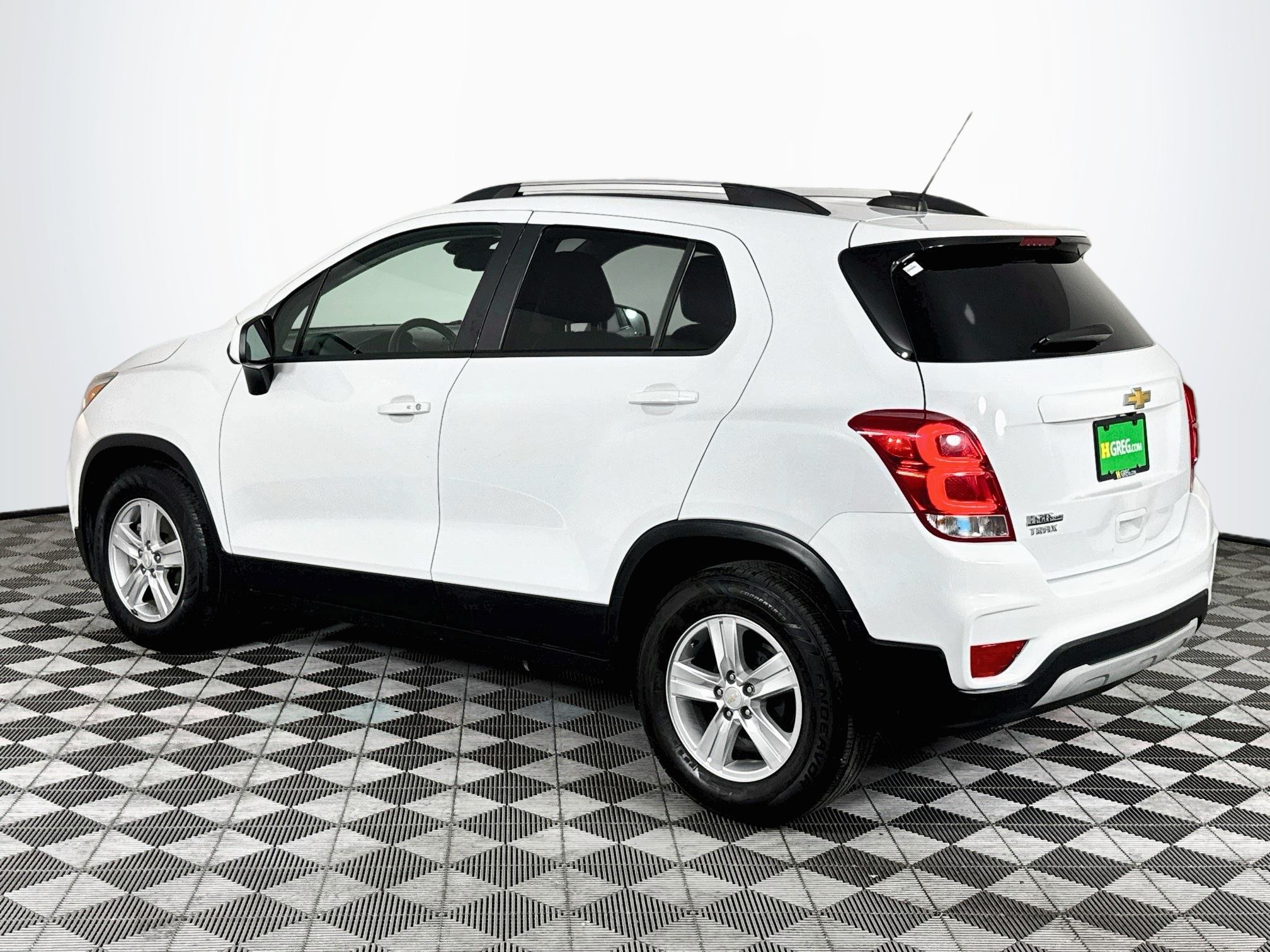 Used 2022 Chevrolet Trax LT w/ LT Convenience Package FWD image 6