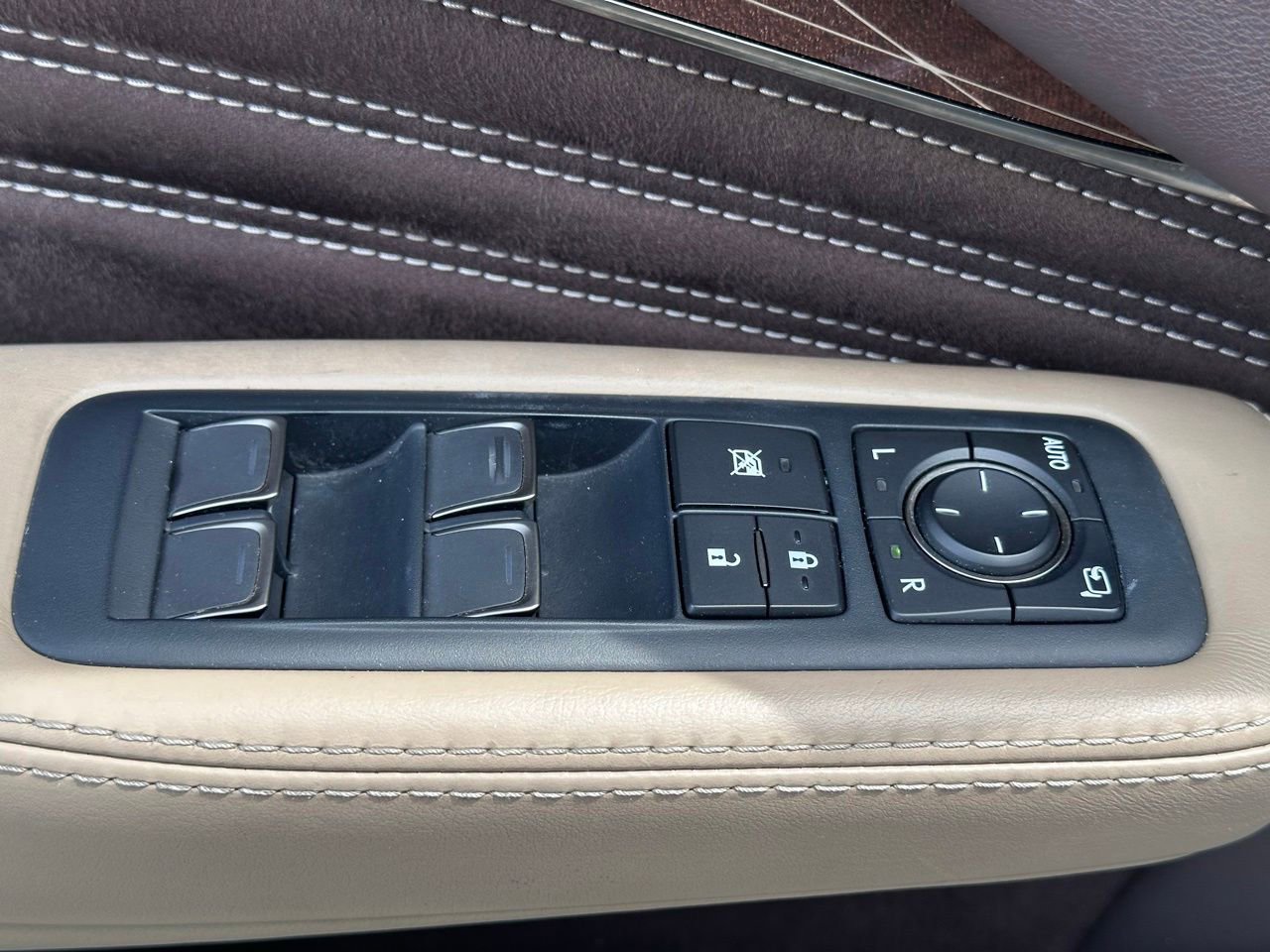 Used 2019 Lexus LS 500 w/ Interior Upgrade Package RWD image 26