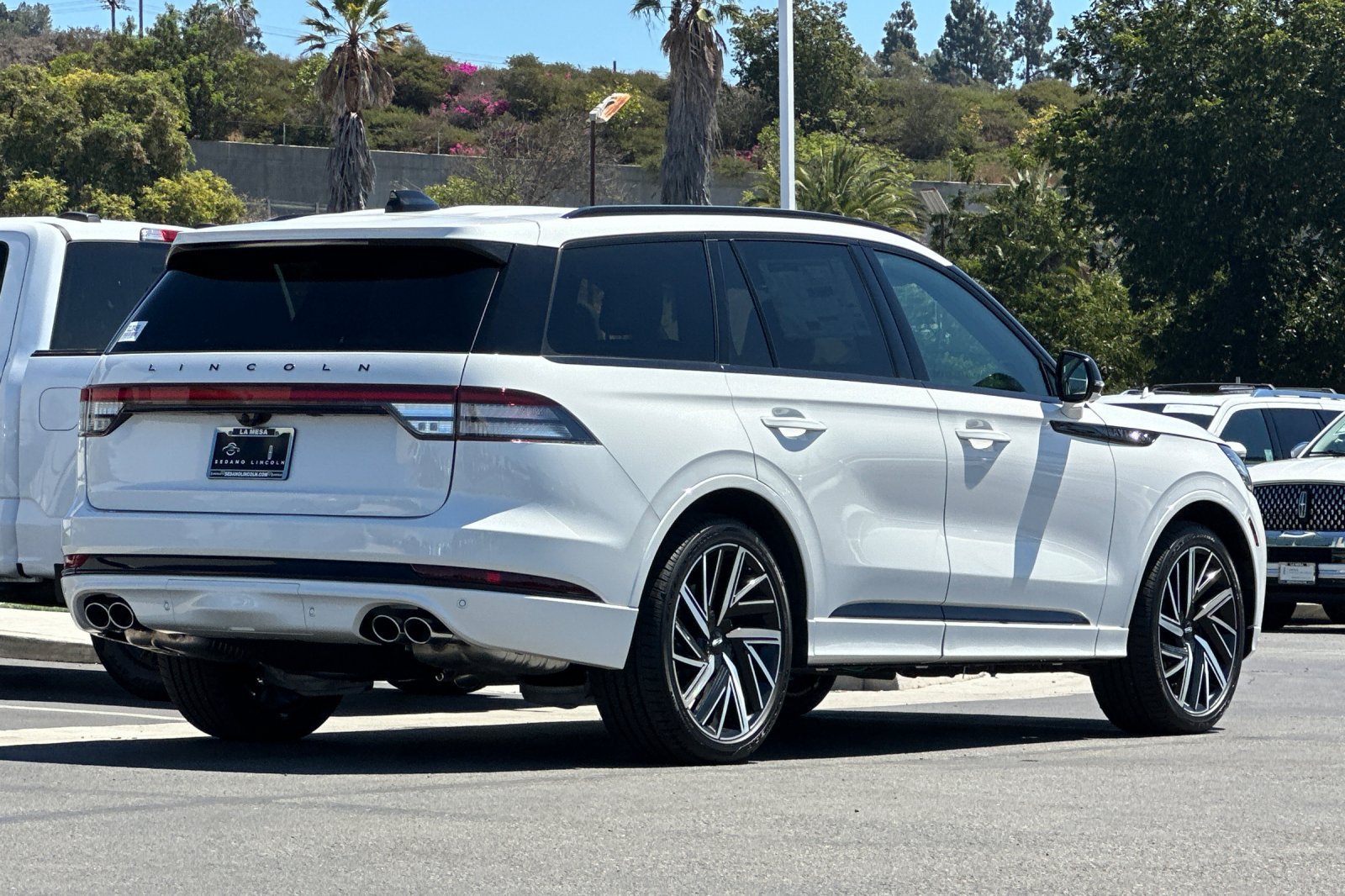 New 2026 Lincoln Aviator Black Label w/ Jet Appearance Package AWD/4WD image 3