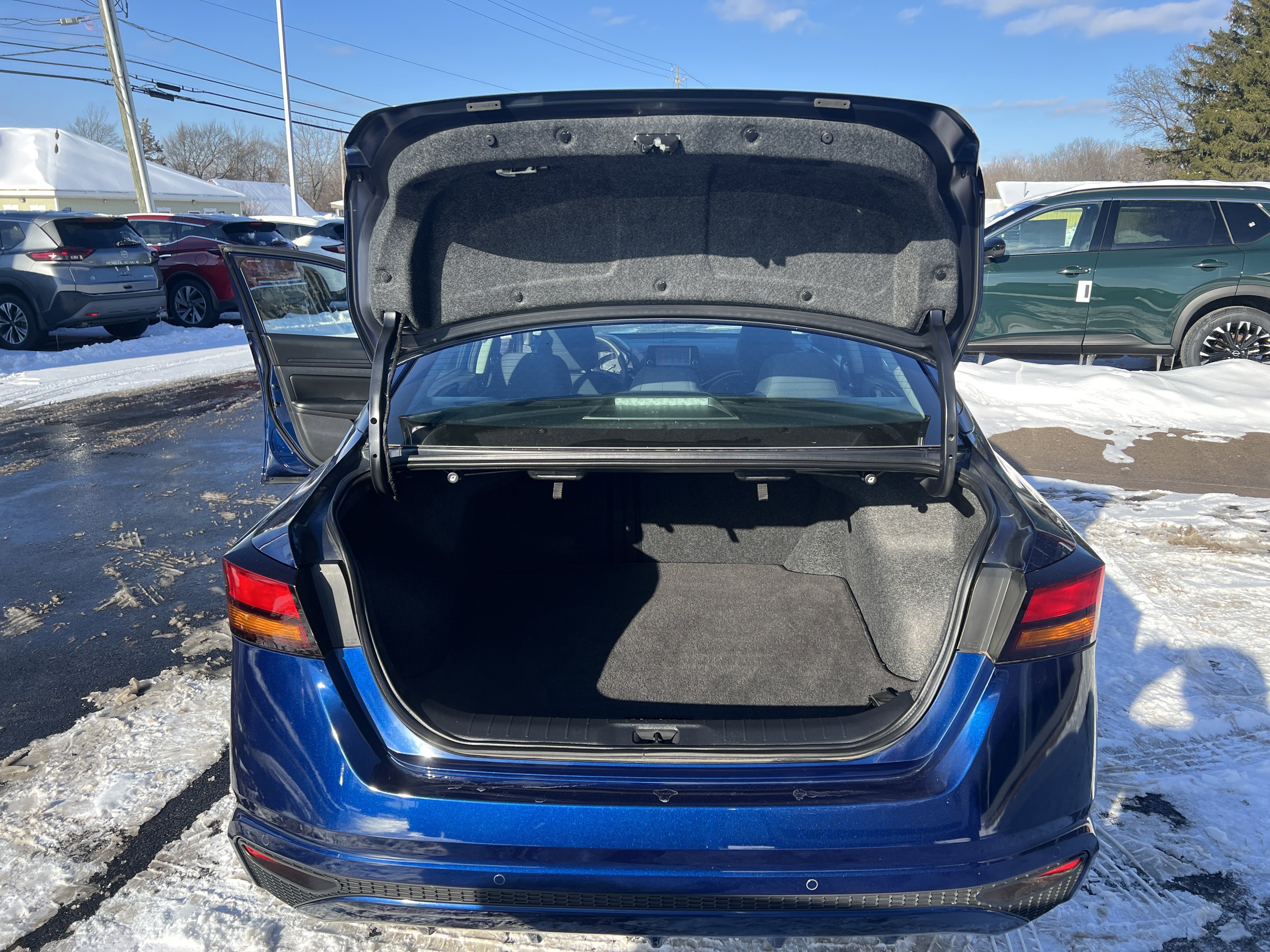 Used 2023 Nissan Altima 2.5 S image 8