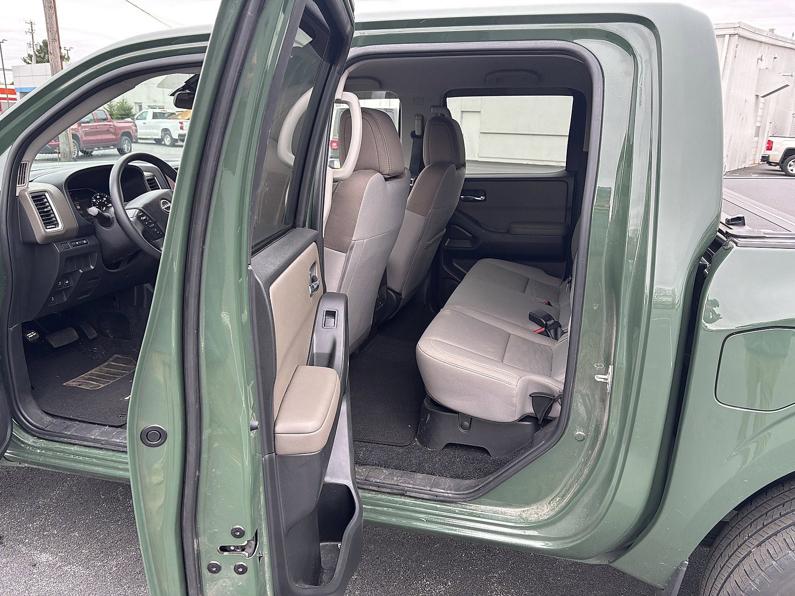 Used 2024 Nissan Frontier SV AWD/4WD image 6