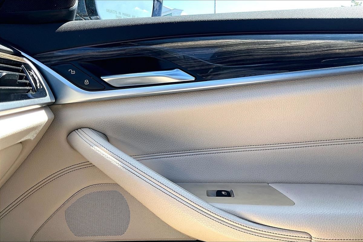 Used 2018 BMW 530i xDrive AWD/4WD image 33