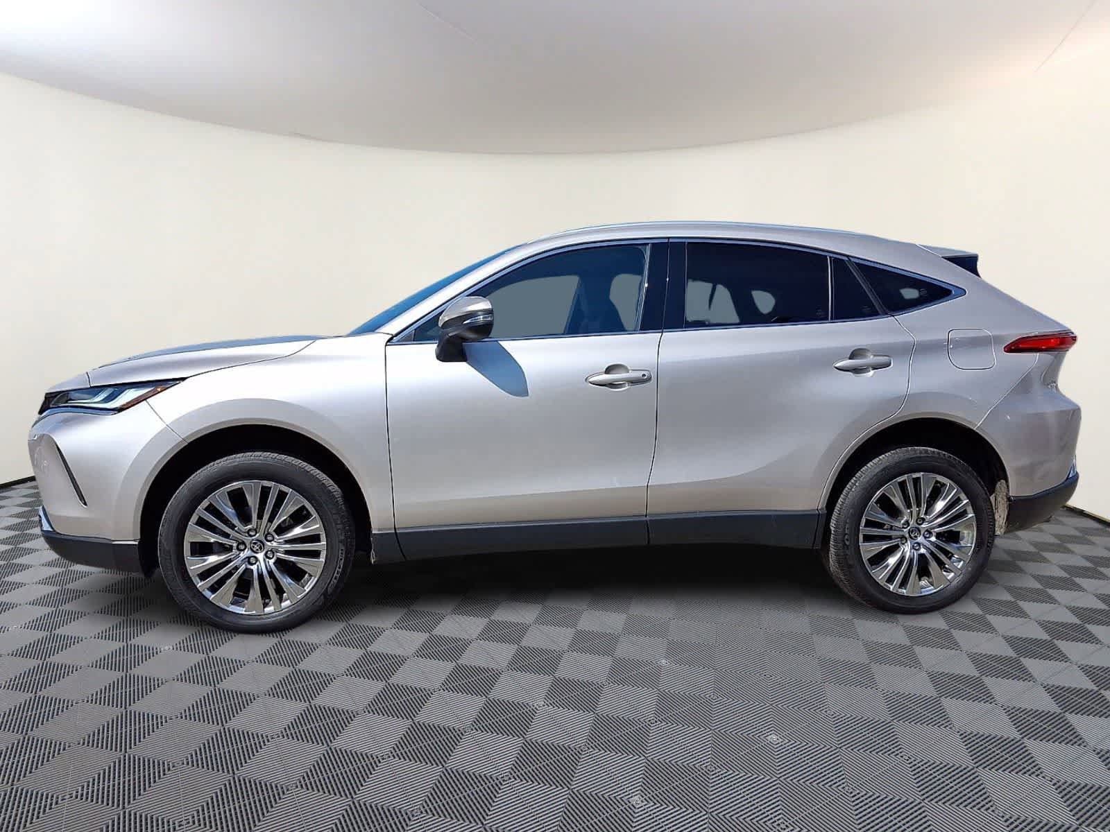 Used 2023 Toyota Venza XLE AWD/4WD image 10