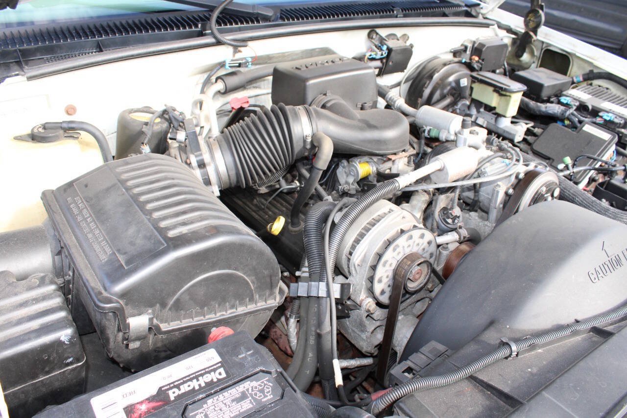 Used 1999 GMC Suburban 4WD w/ Marketing Opt Pkg 3 image 39
