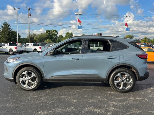 Certified 2025 Ford Escape ST-Line w/ Tech Pack #1 AWD/4WD image 4