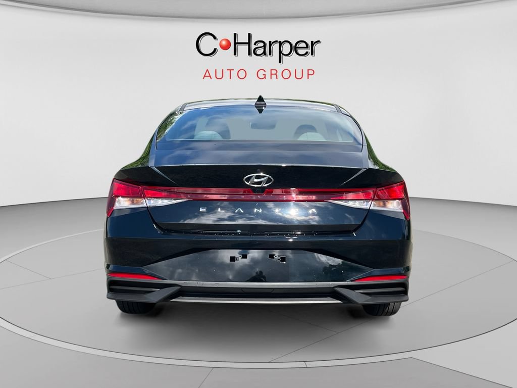 Used 2023 Hyundai Elantra SEL w/ Cargo Package FWD image 4